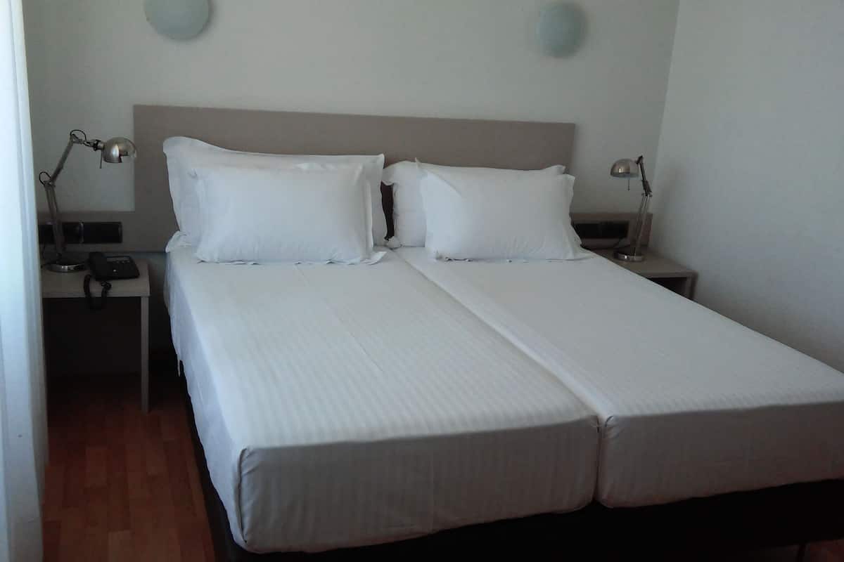 double room single use | 1 bedroom, in-room safe, desk, soundproofing