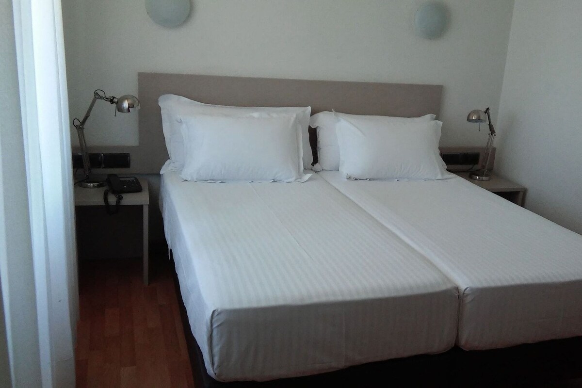 In-room safe, desk, soundproofing, WiFi (free)