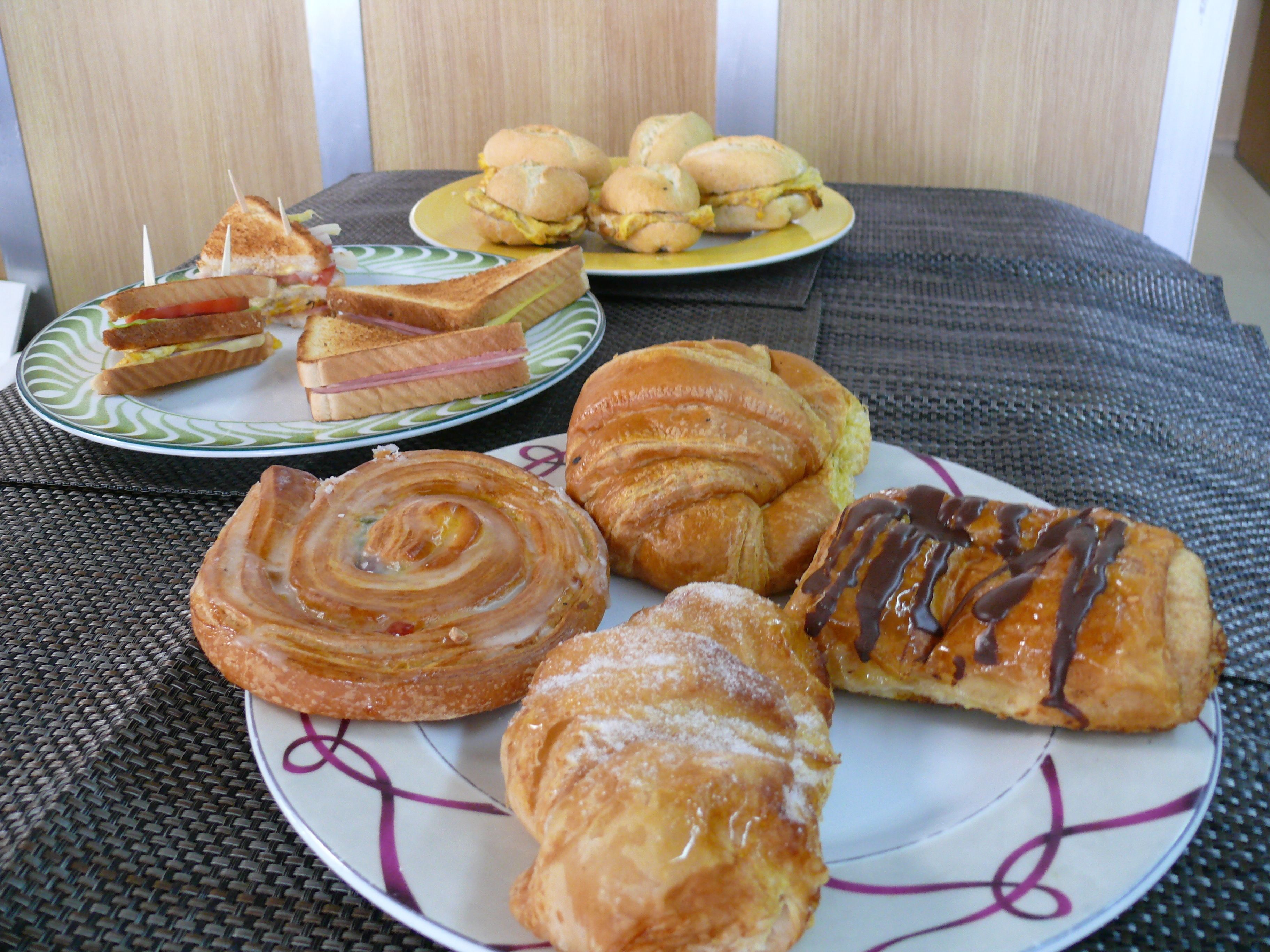 daily continental breakfast (eur 9 per person)