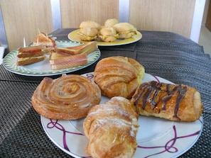 Daily continental breakfast (EUR 9 per person)