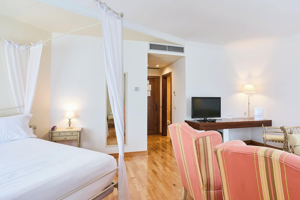 1 Schlafzimmer, Minibar, Zimmersafe, individuell dekoriert