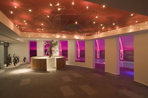 Couples treatment room(s), sauna, hot tub, steam room