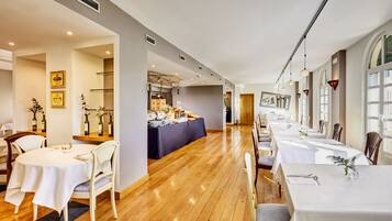 Dagelijks ontbijtbuffet (EUR 14 per persoon)