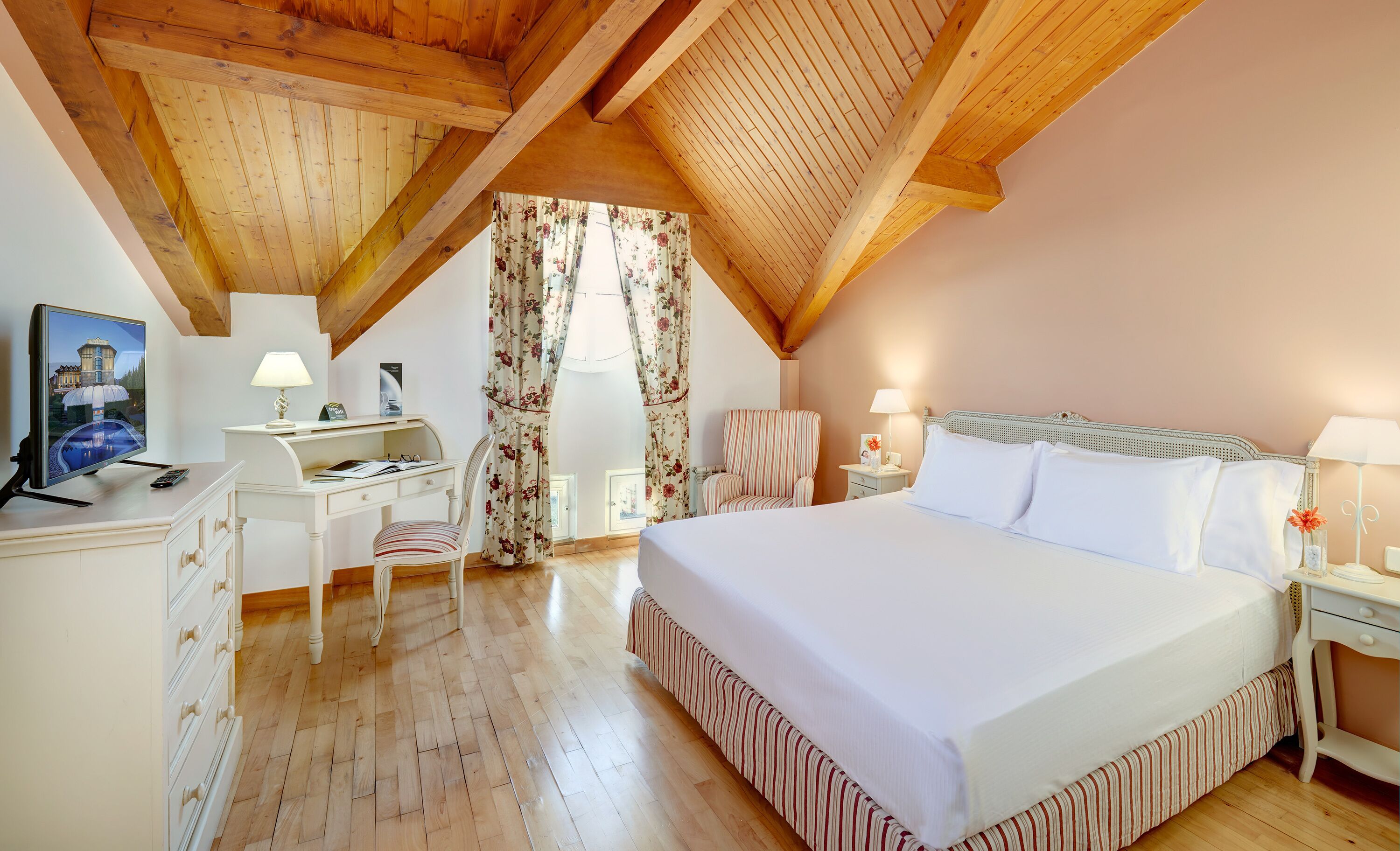 1 chambre, minibar, coffre-fort, décor unique