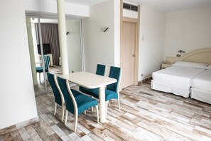 Double Room | Minibar, in-room safe, desk, blackout drapes