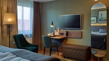 Superior Twin Room | Desk, iron/ironing board, WiFi (free), bed sheets