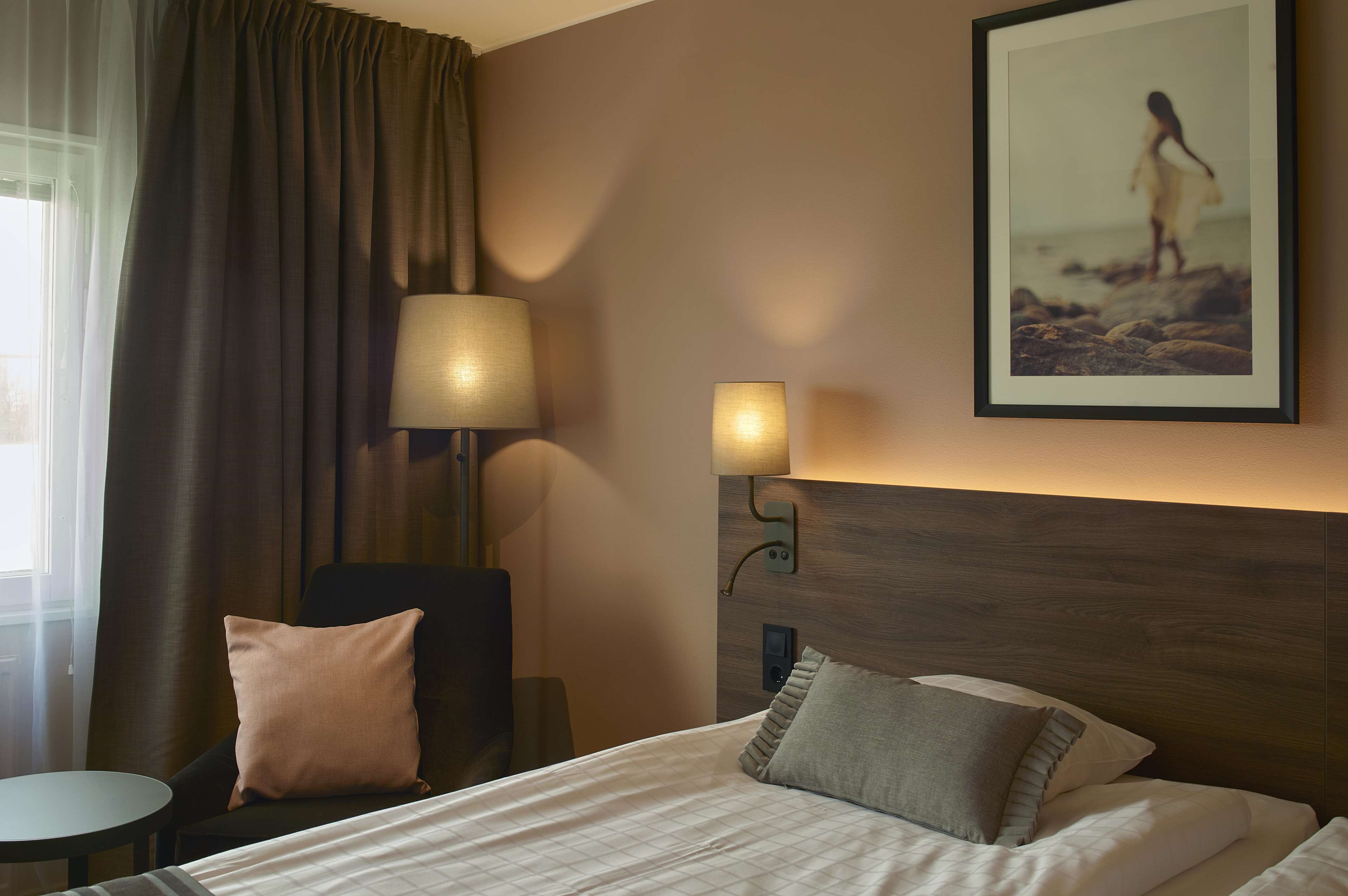 twin room | desk, iron/ironing board, free wifi, bed sheets