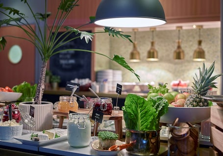 每日供应自助式早餐(每人 SEK 179)