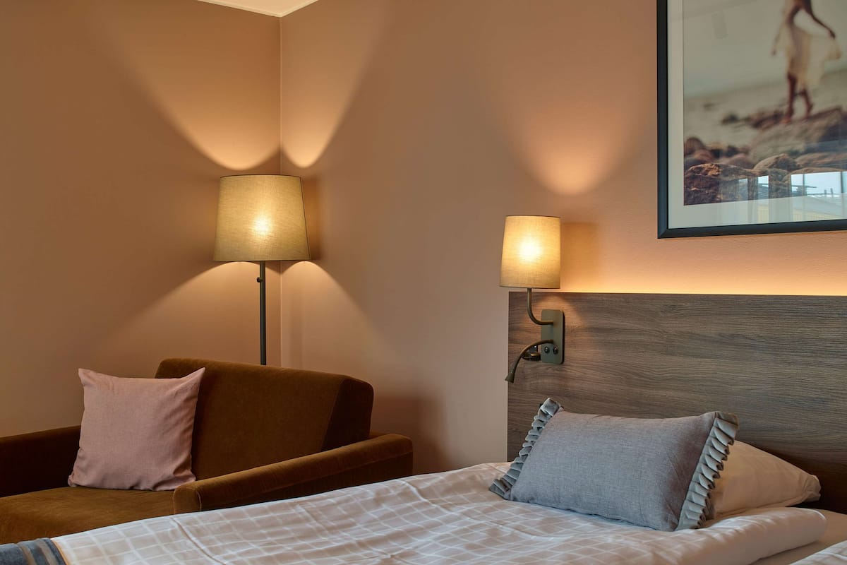 family room | desk, iron/ironing board, free wifi, bed sheets