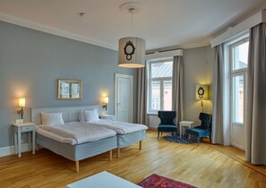 Habitación familiar (Superior) | Escritorio, cortinas opacas, tabla de planchar con plancha y wifi gratis
