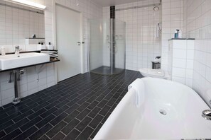 Junior Suite | Desk, iron/ironing board, free cribs/infant beds, free WiFi - Scandic Billingen (Skovde)