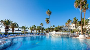 3 outdoor pools, pool umbrellas, pool loungers
