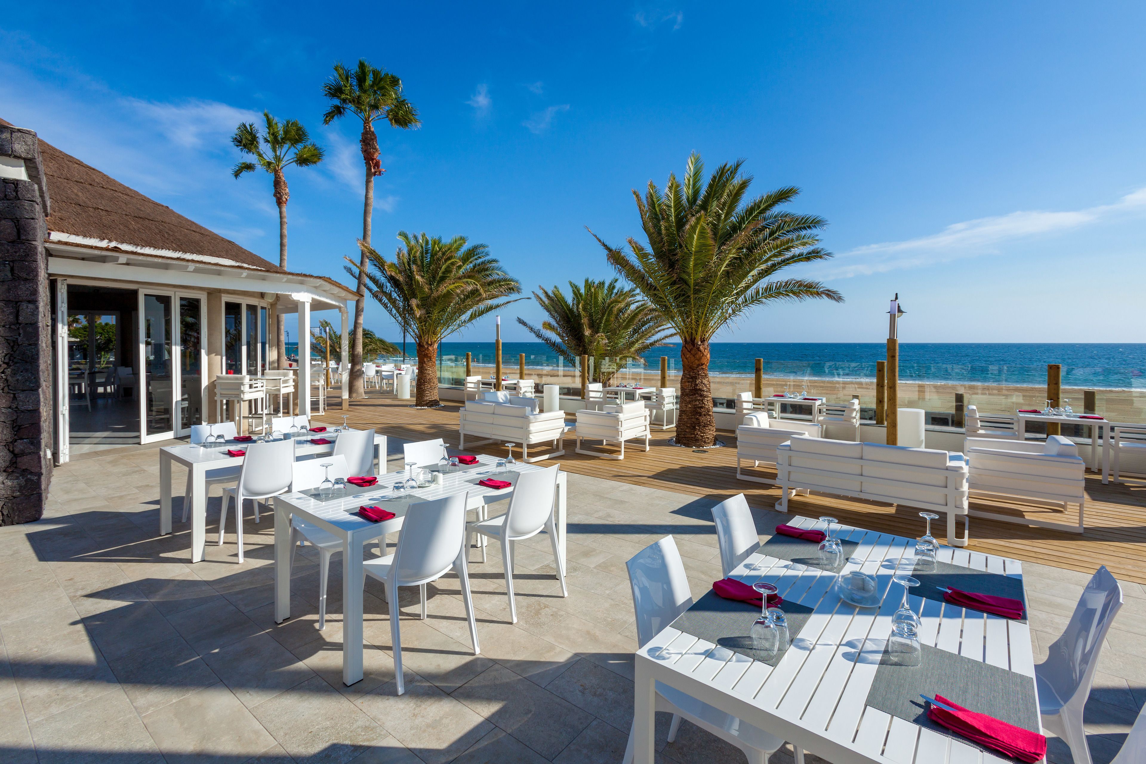 2 restaurants, breakfast served, international cuisine