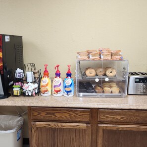 Free daily continental breakfast 