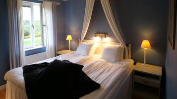 Desk, rollaway beds, free WiFi, bed sheets