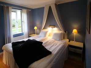 Desk, rollaway beds, free WiFi, bed sheets