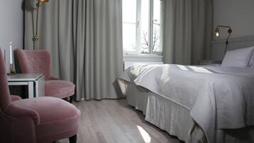 Skrivbord, extrasÀngar, gratis wi-fi och sÀngklÀder