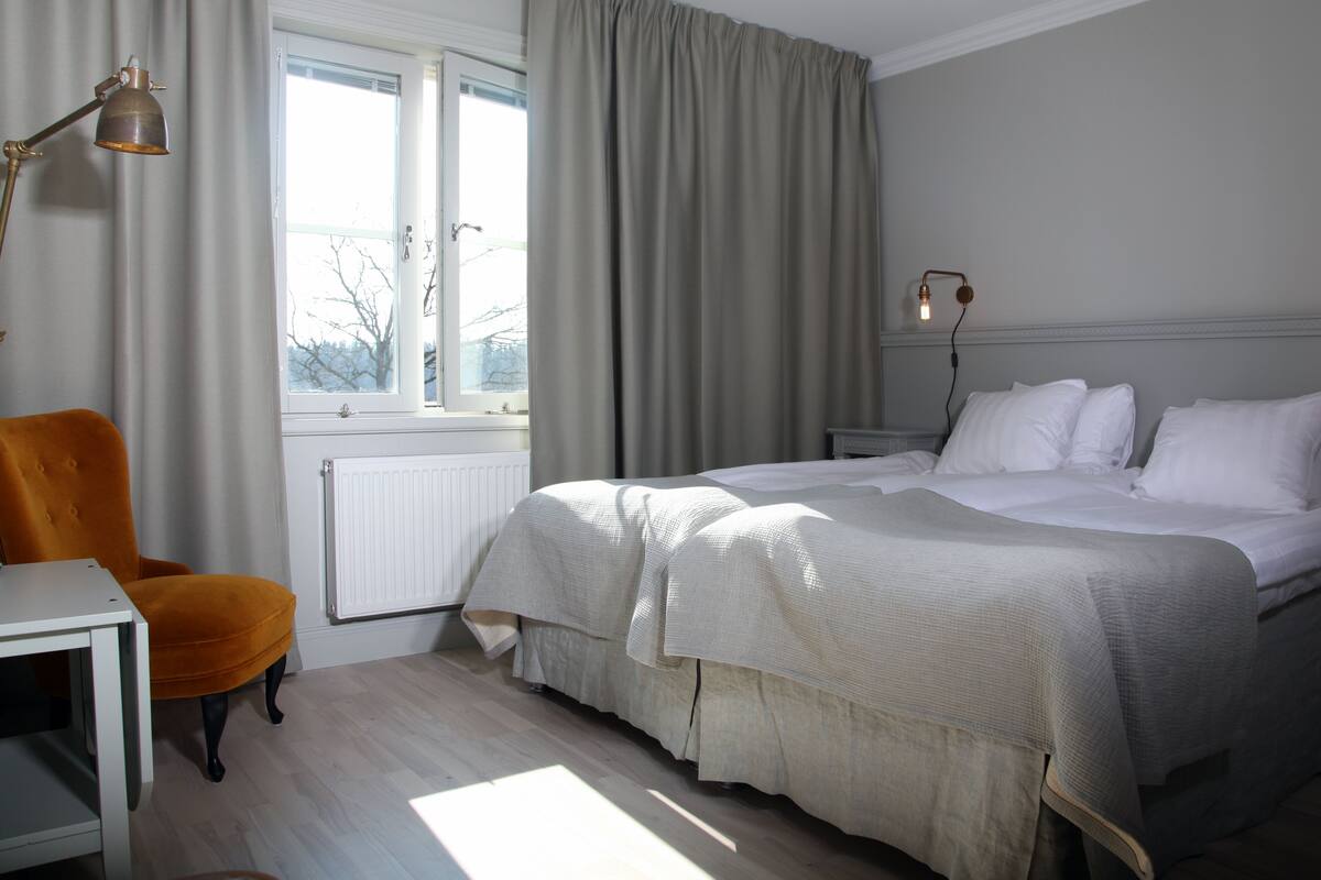 1 bedroom, desk, rollaway beds, free wifi