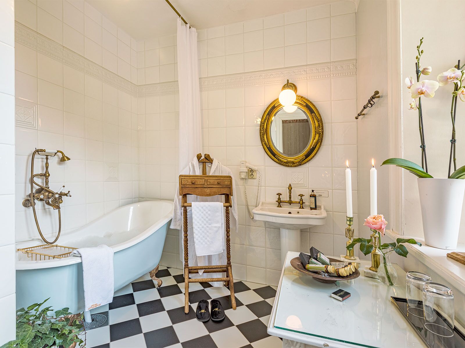 romantic room, 1 double bed | bathroom | shower, free toiletries, hair dryer, towels