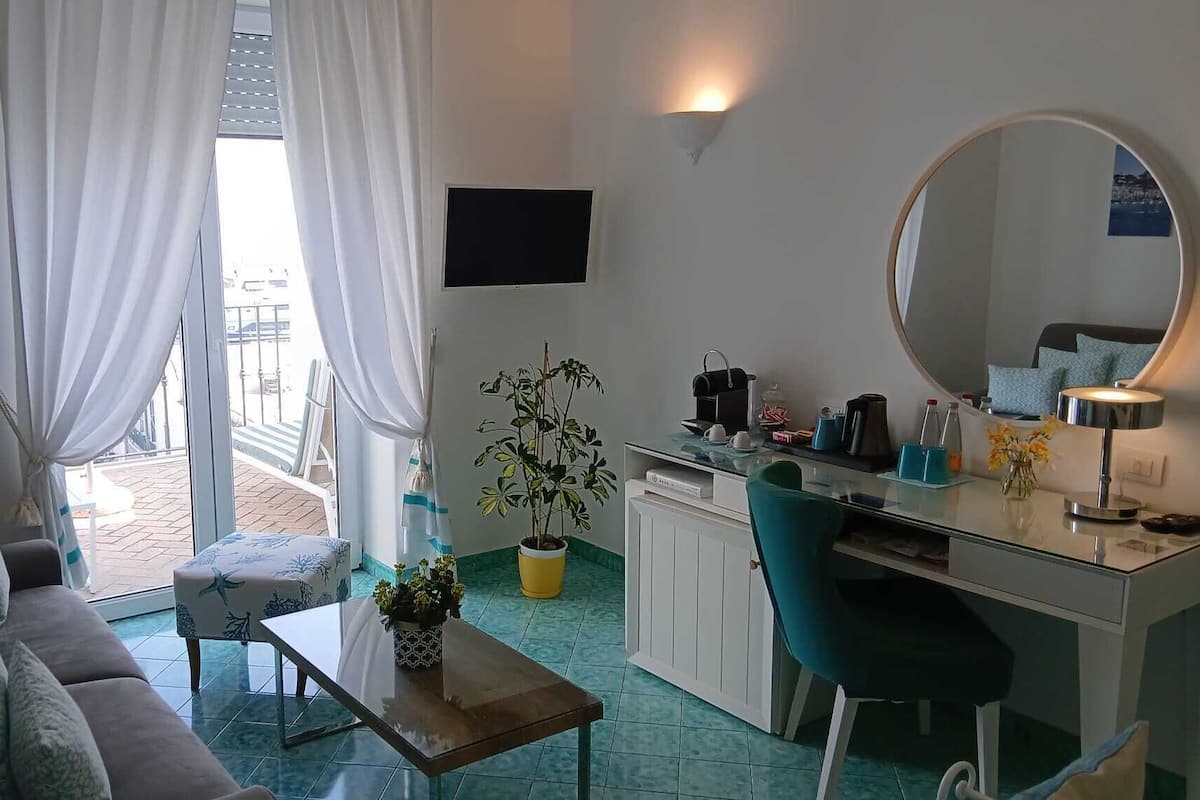 Chambre Exclusive, terrasse, vue mer | Minibar, coffres-forts dans les chambres, bureau, chambres insonorisées