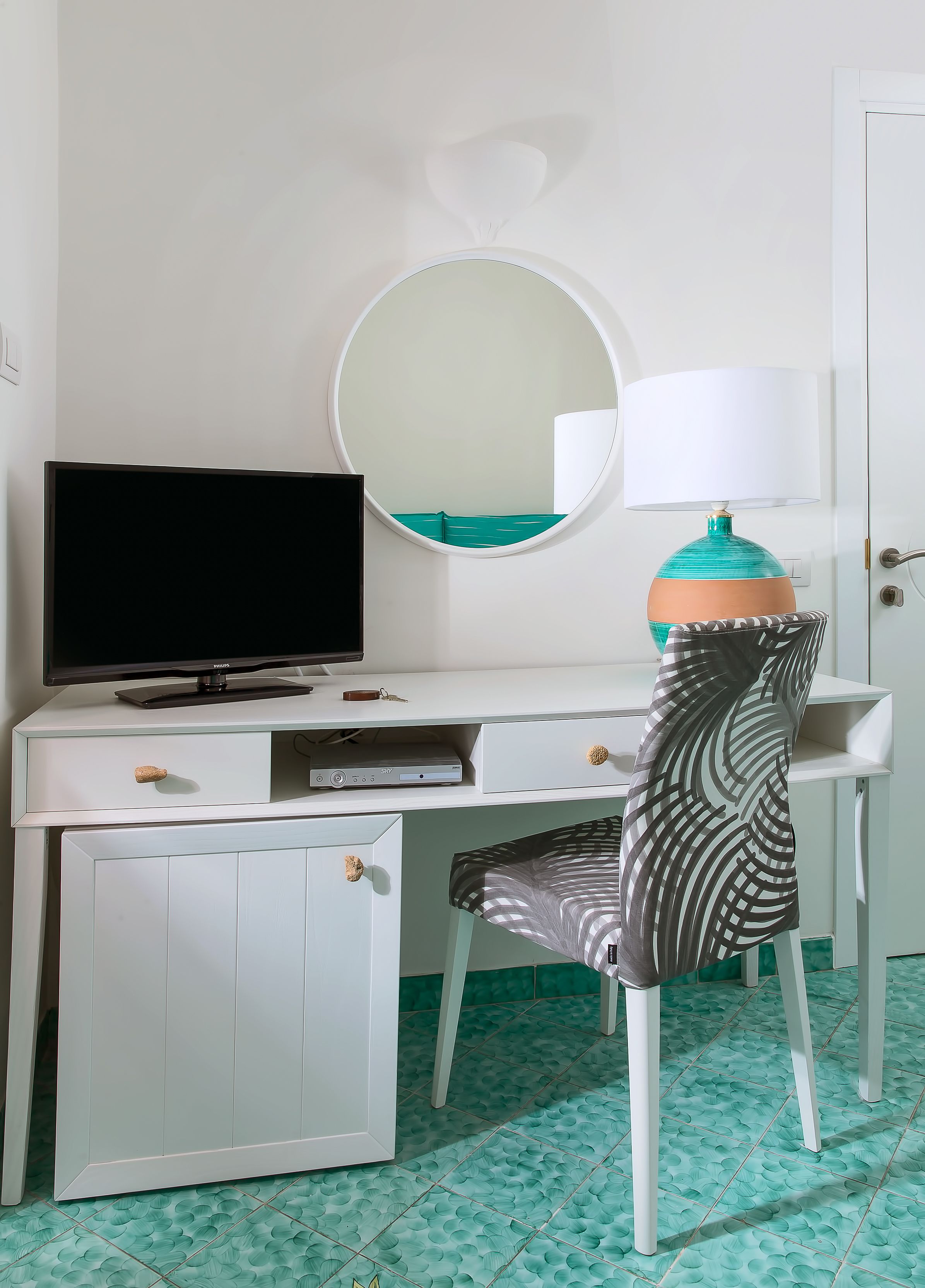 classic double room with queen bed or 2 separated beds | in-room business centre