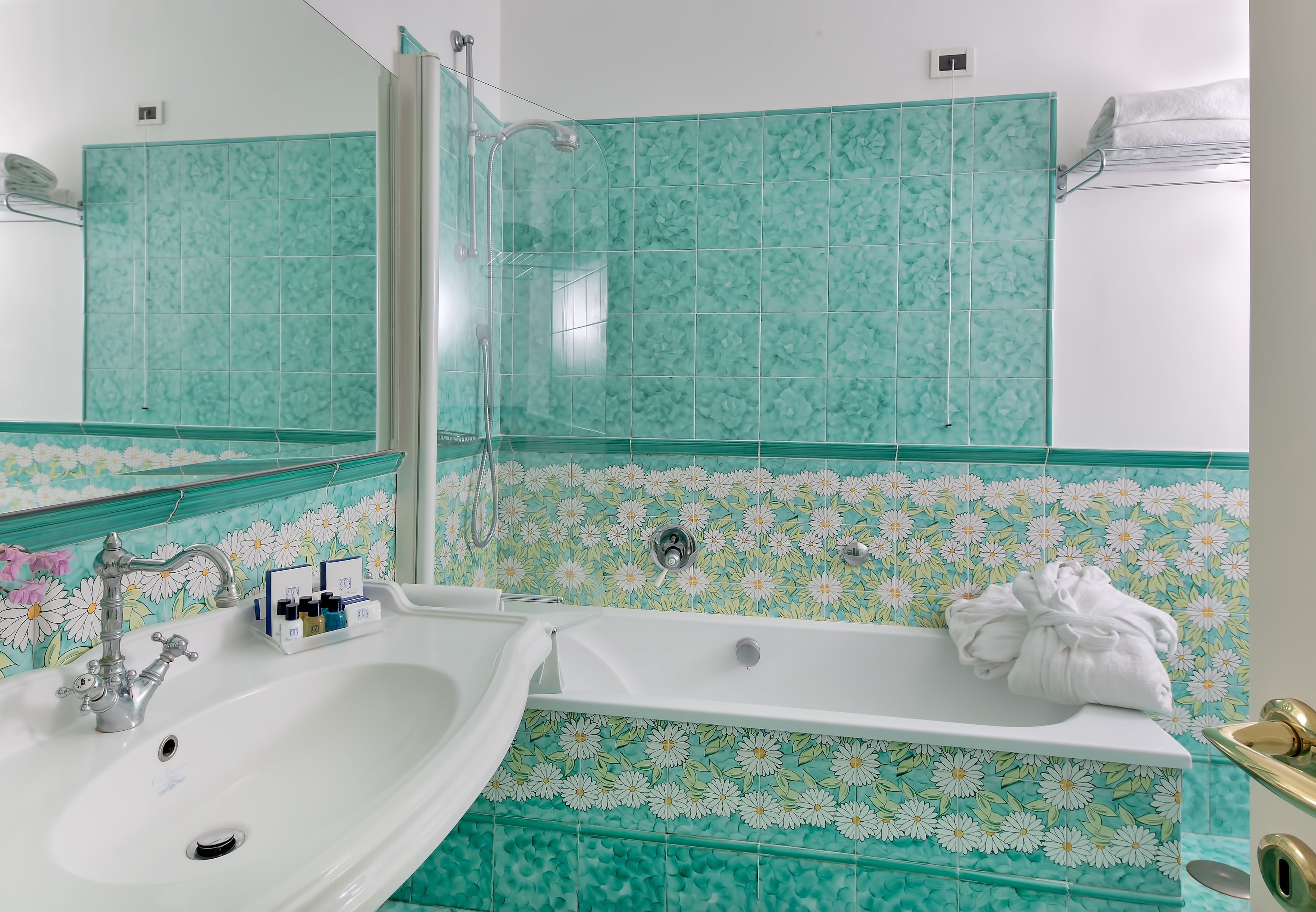 classic double room with queen bed or 2 separated beds | bathroom | free toiletries, hair dryer, bathrobes, slippers