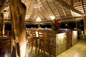 2 bars/lounges, swim-up bar, poolside bar