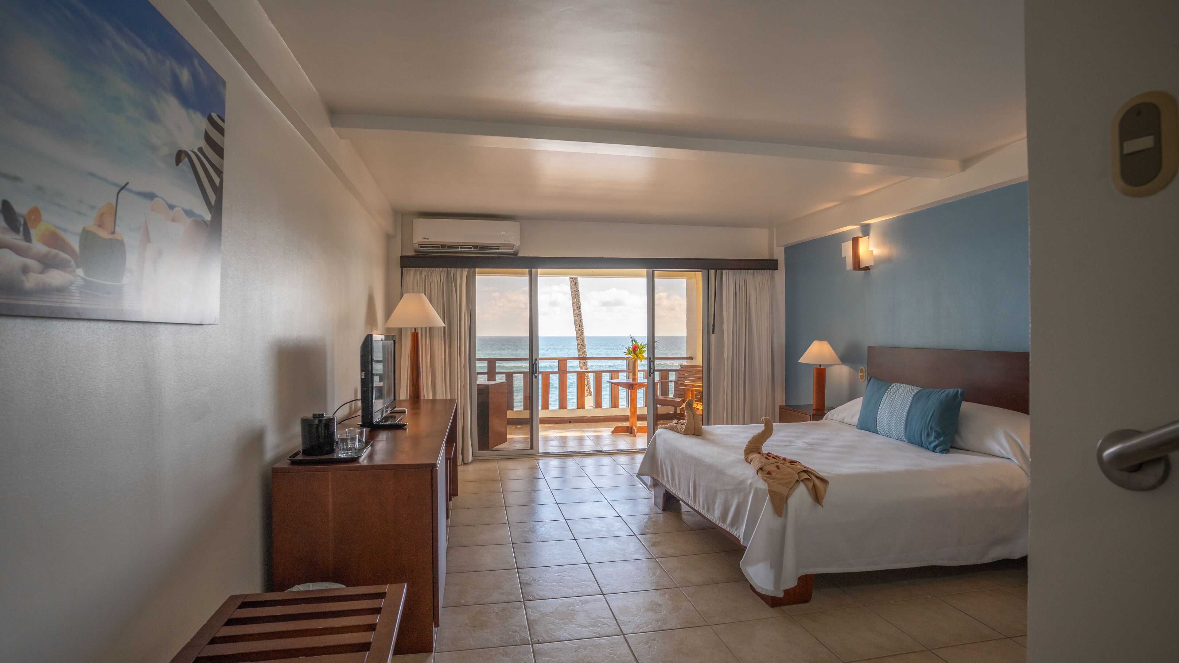 ocean front (beachfront room) | minibar, in-room safe, desk, cots/infant beds