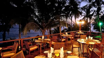 2 Restaurants, Frühstück, Mittagessen, Abendessen, internationale Küche