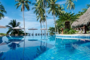 3 outdoor pools, pool umbrellas, sun loungers