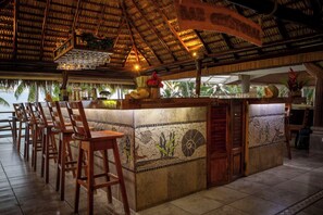 2 bars/lounges, swim-up bar, poolside bar - Tango Mar Beachfront Boutique Hotel & Villas (Cóbano)