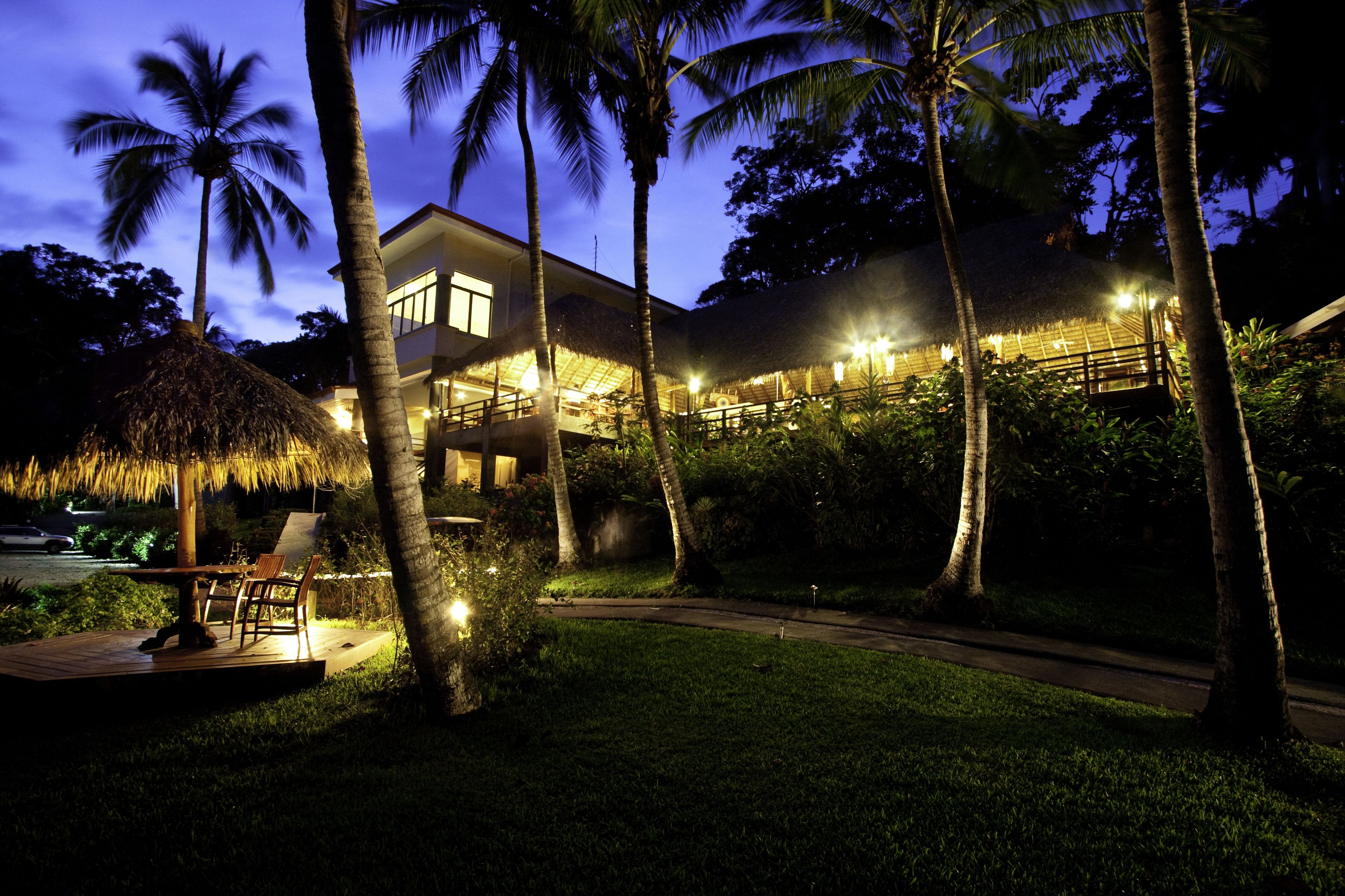 2 restaurants, serveren ontbijt, lunch, diner, internationale gerechten