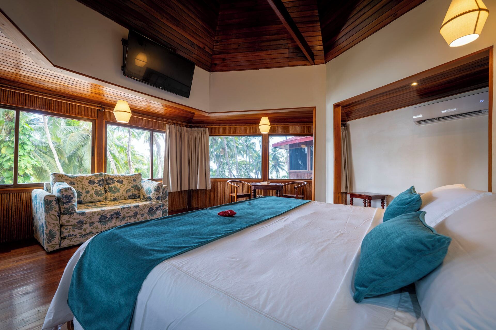 Suite, Ocean View (Tiki Suite) | Minibar, in-room safe, desk, cribs/infant beds