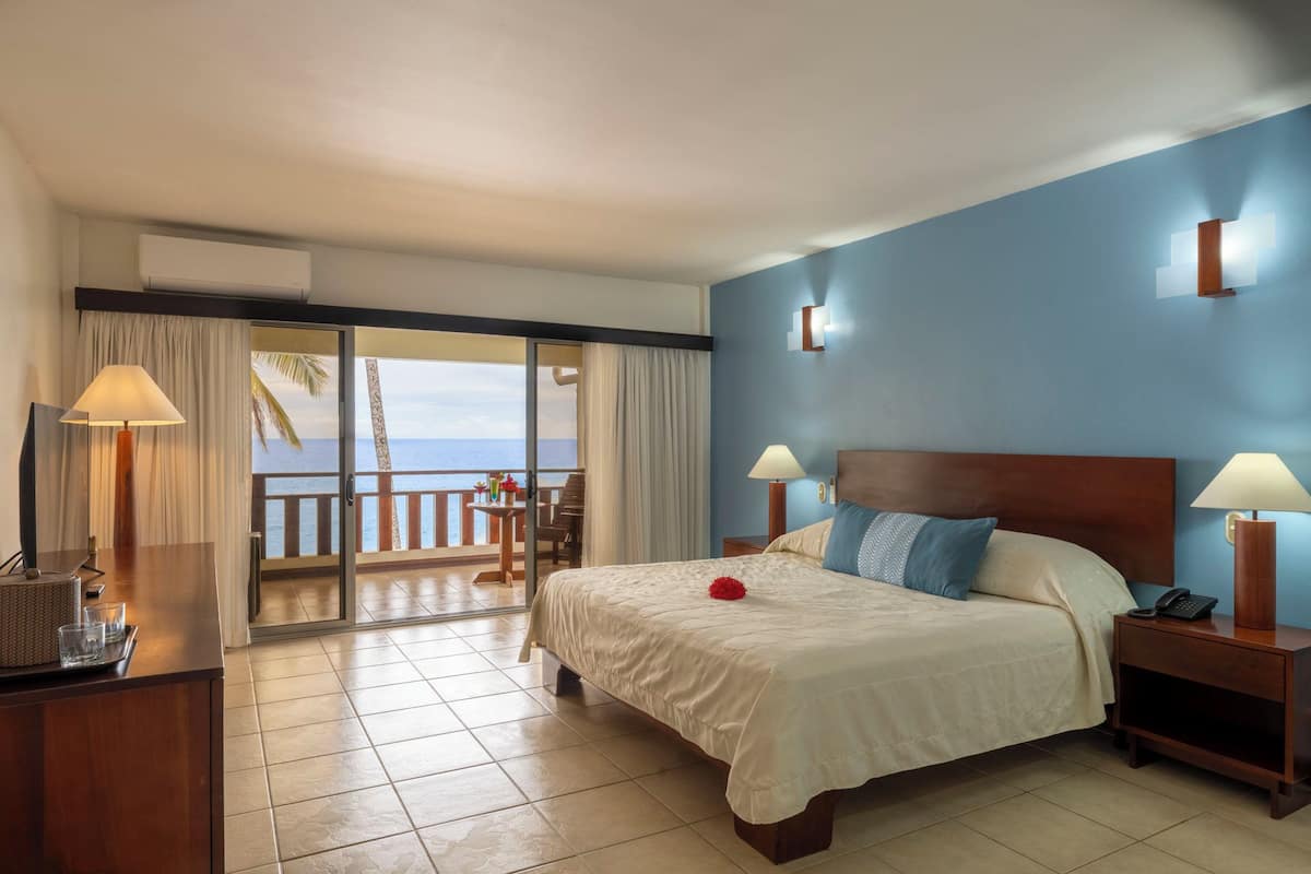 Merenrannalla (Beachfront Room) | Minibaari, tallelokero huoneessa, työpöytä, vauvansängyt