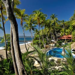3 outdoor pools, pool umbrellas, pool loungers