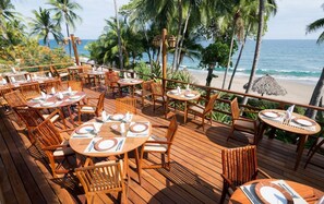 2 restaurants, breakfast, lunch, dinner served; international cuisine