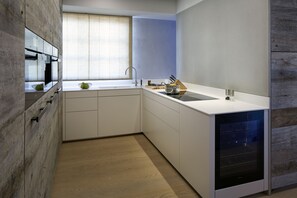 Chalet (Johnny Marvin) | Cocina privada | Refrigerador, horno, parrilla de estufa y utensilios de cocina 