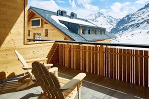 Christian August Sinding | Terrace/patio - Arlberg Hospiz Chalet Suiten (Sankt Anton am Arlberg)