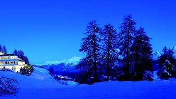 Minibar, in-room safe