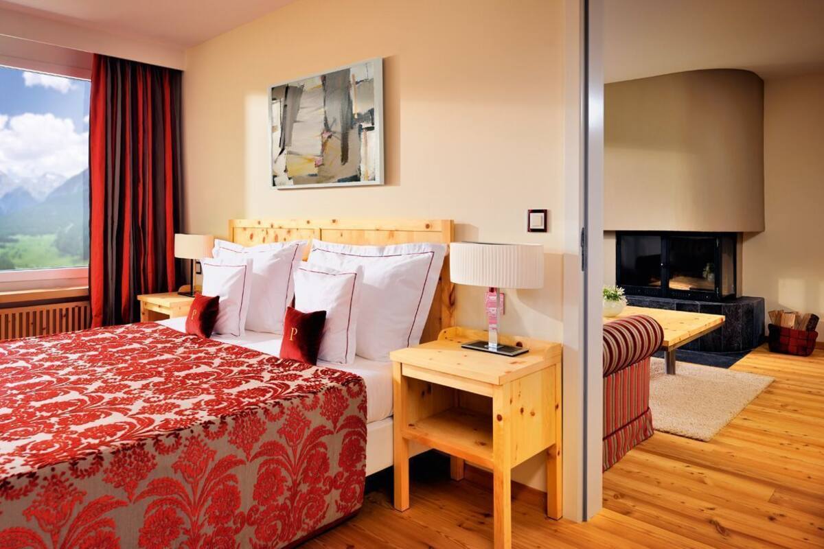 Minibar, in-room safe