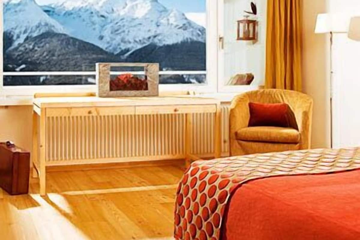 Deluxe Double Room, Balcony, Mountain View | Minibar, in-room safe