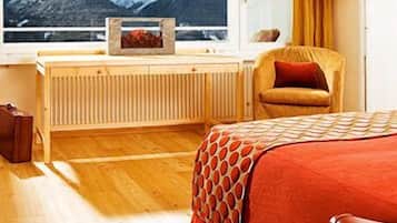 Deluxe Double Room, Balcony, Mountain View | Minibar, in-room safe
