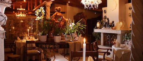 2 restaurantes; se sirven desayunos