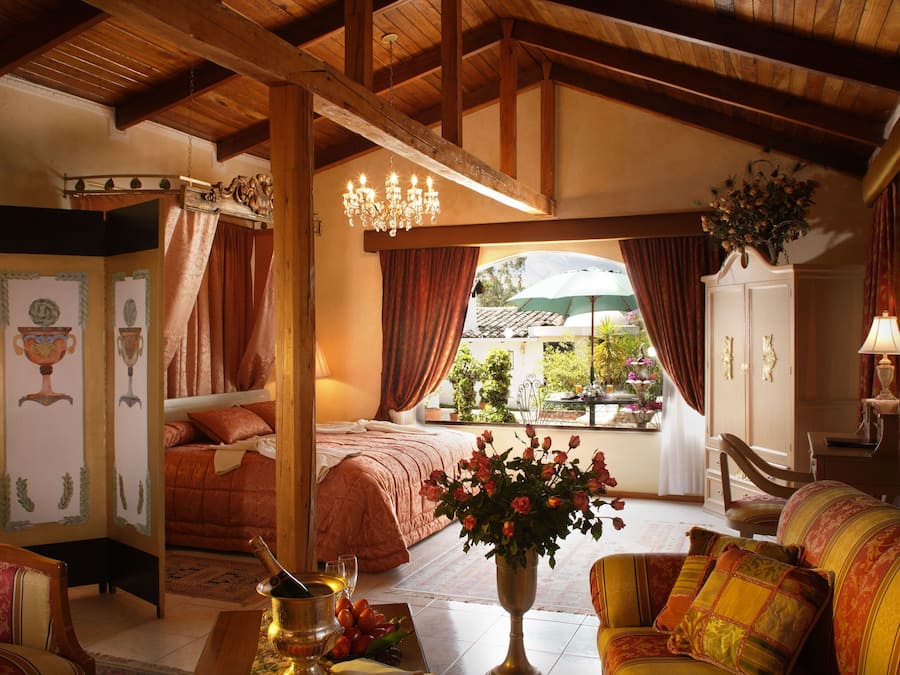 Deluxe King Suite | Cofres nos quartos, individualmente decorados