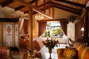 Deluxe King Suite | In-room safe, individually decorated, individually furnished, desk