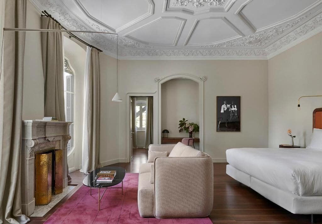 Premium bedding, down comforters, minibar, in-room safe