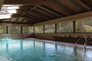 Couples treatment rooms, sauna, hot tub, Turkish bath, body treatments - Mas de Torrent Hotel & Spa, Relais & Châteaux (Torrent)