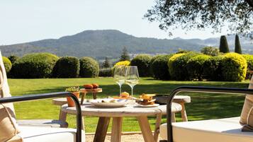 2 restaurants, Regional cuisine