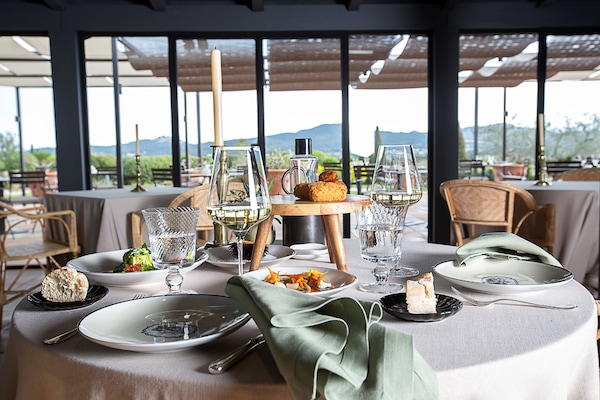 2 restaurantes, cocina regional