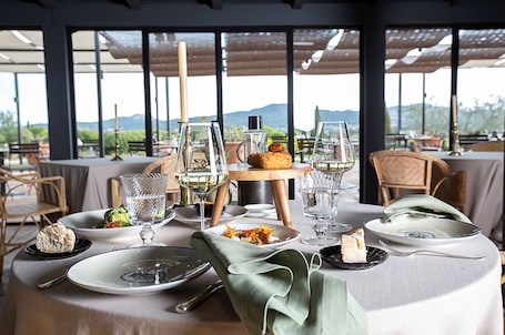 2 restaurantes, cocina regional